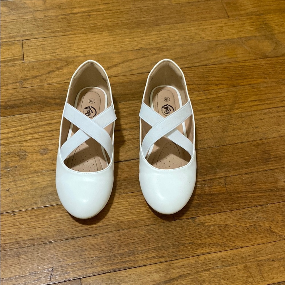Trary White Flats with Crisscross Straps